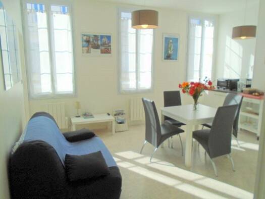 Appartement à louer 615 € 1 pièce 42,4 m² 1er étage dès le 31/08/2025 Centre Ville Nord Rochefort 17300