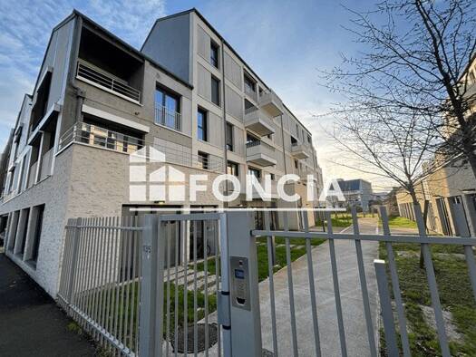 Appartement à louer 1 200 € 4 pièces 3 chambres 82 m² 1er étage Louis Xi La Riche 37520