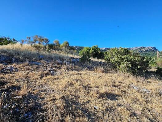 Terrain constructible viabilisé à vendre 178 000 € 1 367 m² de terrain Plan-d'Aups-Sainte-Baume 83640