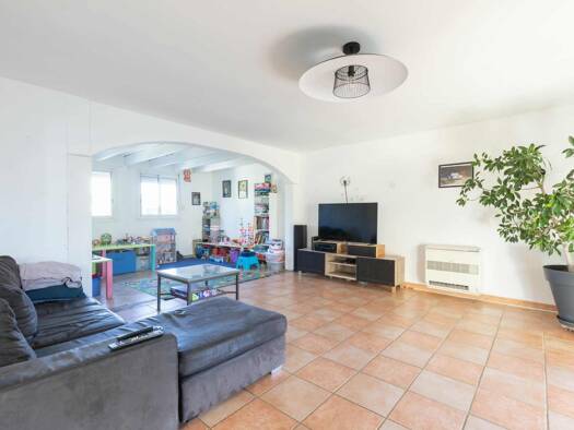 Maison de plain-pied à vendre 450 000 € 7 pièces 5 chambres 170 m² 389 m² de terrain Centre Monteux 84170