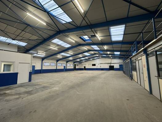 Local d'activités à vendre 1 490 000 € 1 426 m² d'espace de stockage Les Îles Vaulx-en-Velin 69120