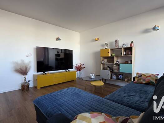 Appartement à vendre 222 000 € 4 pièces 2 chambres 97 m² Étage 1/3 Vignes Blanches-Beausoleil Est Épernay 51200