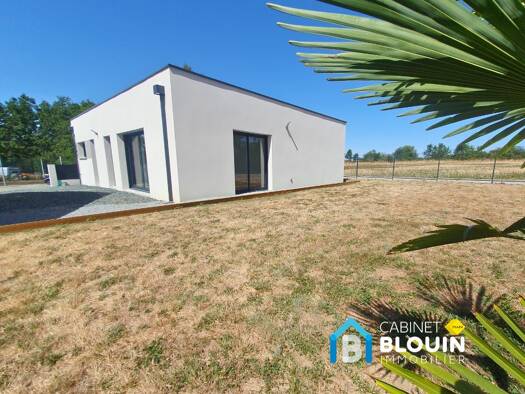 Maison de plain-pied à vendre - Première occupation 277 275 € 5 pièces 3 chambres 107 m² 455 m² de terrain Blain 44130
