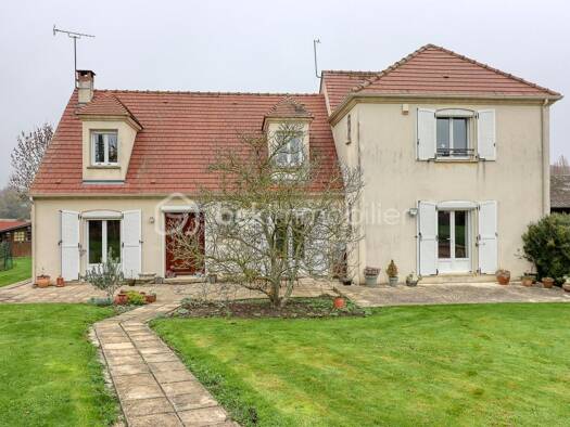 Maison à vendre 329 000 € 8 pièces 4 chambres 193 m² 3 328 m² de terrain Hodenc-en-Bray 60650