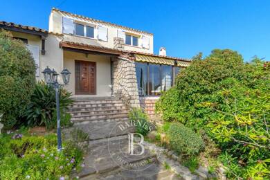 Maison de plain-pied à vendre 960 000 € 7 pièces 4 chambres 170 m² 1 400 m² de terrain Hauteurs de Carqueiranne Carqueiranne 83320