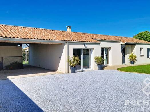 Maison de plain-pied à vendre 229 800 € 5 pièces 4 chambres 112,7 m² 1 240 m² de terrain La Croix-Comtesse 17330