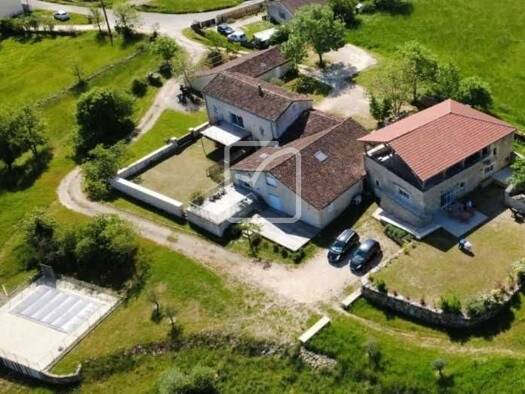 Maison à vendre 929 250 € 16 pièces 10 chambres 430 m² 21 806 m² de terrain Saint Georges Cahors 46000