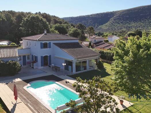 Maison à vendre 699 000 € 6 pièces 3 chambres 220 m² 1 477 m² de terrain Nans-les-Pins 83860