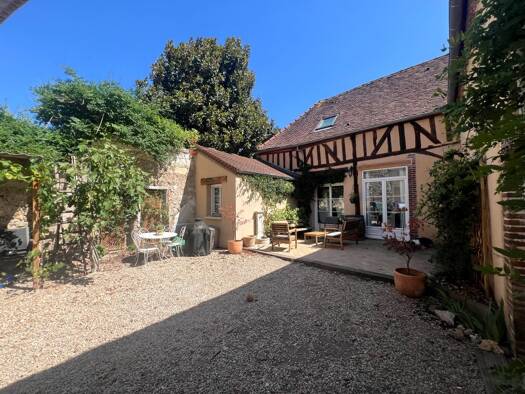 Maison à vendre 349 999 € 6 pièces 5 chambres 170 m² 222 m² de terrain Sens 89100