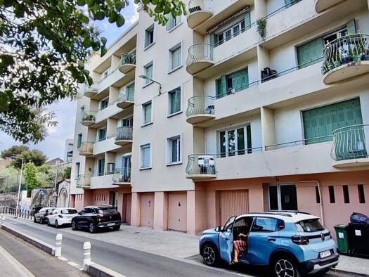 Appartement à vendre 118 000 € 3 pièces 2 chambres 63 m² Étage 3/4 Casernes Nîmes 30000