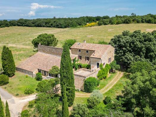 Maison à vendre 1 290 000 € 7 pièces 4 chambres 250 m² 287 870 m² de terrain La Garde-Adhémar 26700