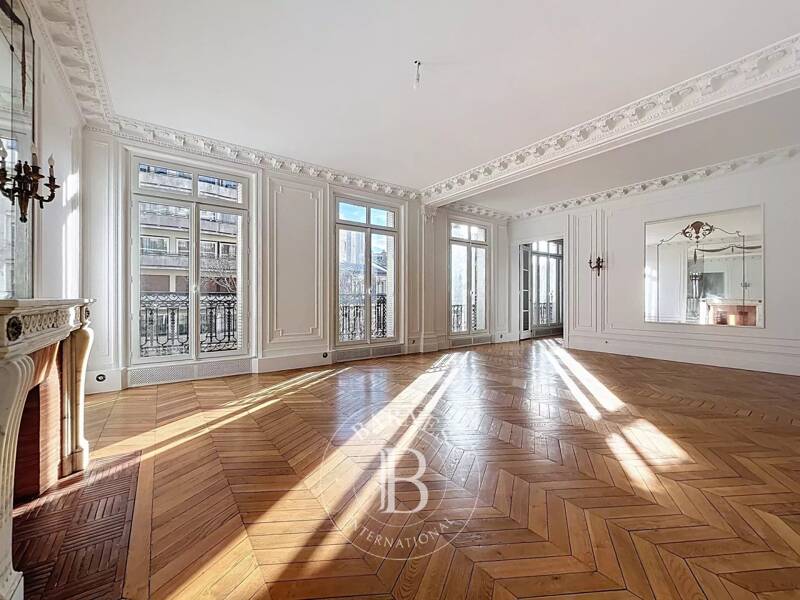 Maison à louer, 246m², PARIS 16E