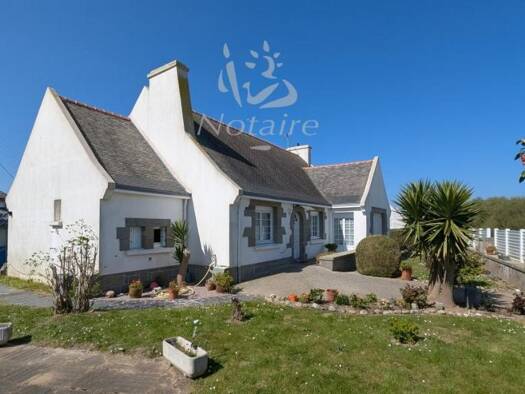 Maison de plain-pied à vendre 249 960 € 6 pièces 4 chambres 136 m² 667 m² de terrain Plouescat 29430
