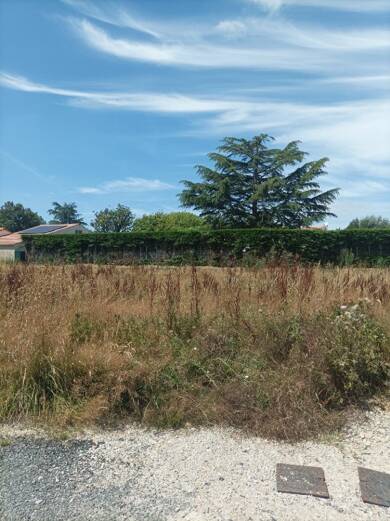 Terrain constructible à vendre 25 100 € 501 m² de terrain Lairoux 85400