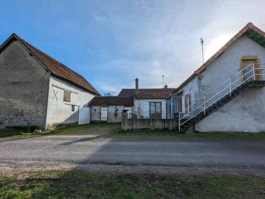 Maison à vendre 39 000 € 3 pièces 2 chambres 55 m² 965 m² de terrain Molinet 03510