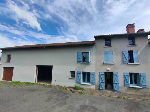 Maison à louer 750 € 5 pièces 3 chambres 88 m² 450 m² de terrain Saint Maurice les Brousses 87800