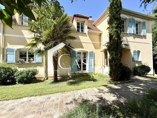 Maison à vendre 899 000 € 9 pièces 5 chambres 270 m² 3 288 m² de terrain Orgeval 78630