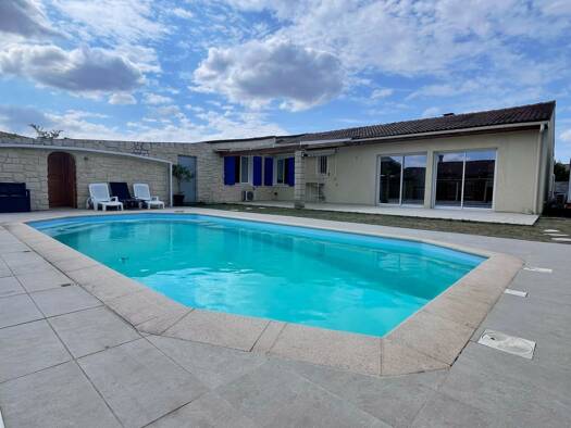 Maison à vendre 369 000 € 5 pièces 4 chambres 135 m² 681 m² de terrain La Terrasse Saint-Loubès 33450