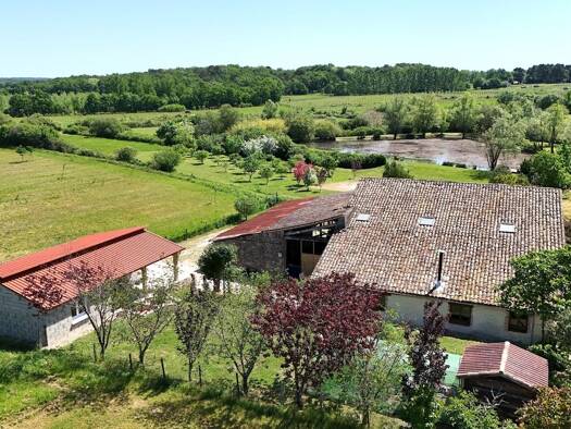 Maison à vendre 329 000 € 5 pièces 3 chambres 111 m² 42 227 m² de terrain Villefranche-de-Lonchat 24610