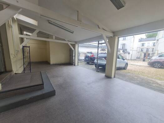 Local commercial à louer 29 167 € 602 m² de surface de vente Versailles 78000