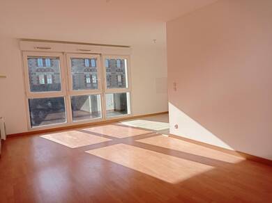 Appartement à louer 640 € 2 pièces 1 chambre 53 m² Étage 1/4 Hauts de Saint Aubin Angers 49000