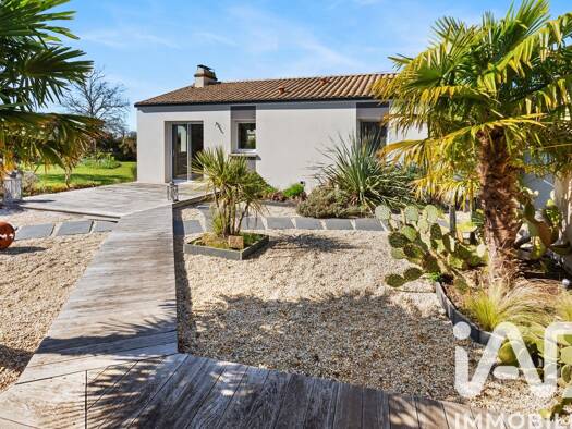 Maison de plain-pied à vendre 223 000 € 3 pièces 2 chambres 59 m² 802 m² de terrain Bourg La Chevrolière 44118