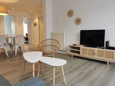 Appartement à louer 1 350 € 5 pièces 4 chambres 84 m² RDC Pau 64000