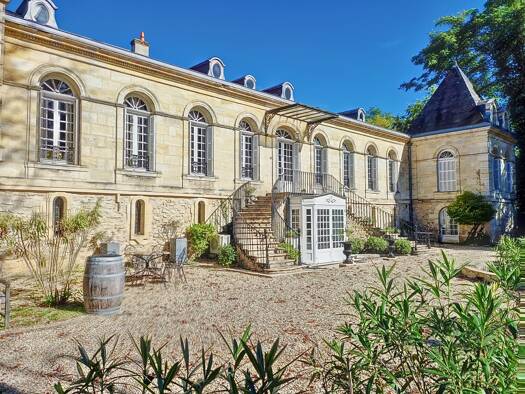 Maison à vendre 1 695 200 € 24 pièces 11 chambres 1 000 m² 6 361 m² de terrain Podensac 33720