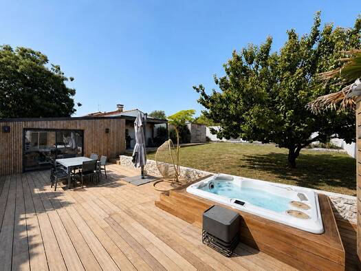 Maison de plain-pied à vendre 649 000 € 5 pièces 4 chambres 123 m² 500 m² de terrain L'Houmeau 17137