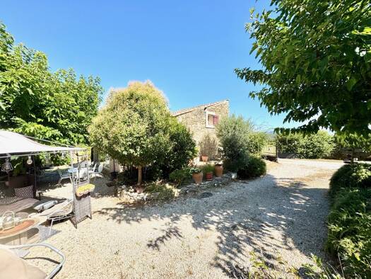 Ferme à vendre 320 000 € 2 pièces 1 chambre 52 m² 30 000 m² de terrain Ouest Sud Vaison la Romaine 84110