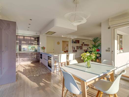 Duplex à vendre 590 000 € 3 pièces 2 chambres 105 m² RDC/4 Bord du Lac Évian-les-Bains 74500