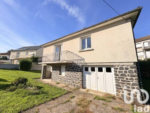Maison à vendre 97 000 € 4 pièces 3 chambres 82 m² 580 m² de terrain Mauriac 15200