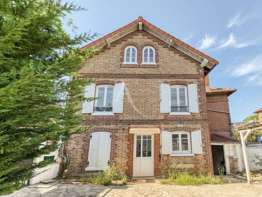Maison à vendre 449 000 € 6 pièces 4 chambres 140 m² 318 m² de terrain Ville Ancienne Noisiel 77186