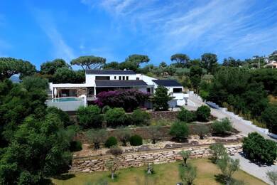 Maison à vendre 1 950 000 € 6 pièces 3 chambres 431,6 m² 3 594 m² de terrain Hyères 83400
