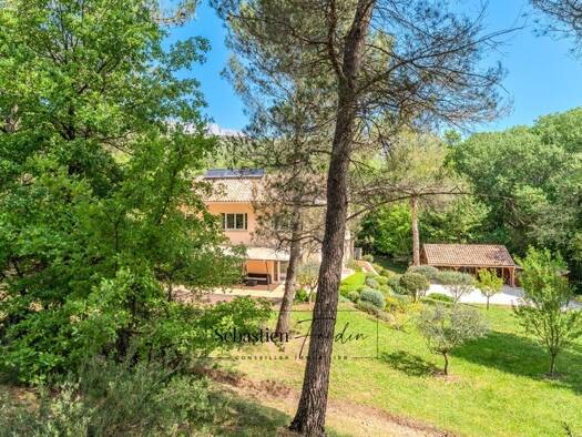Maison à vendre 1 490 000 € 11 pièces 7 chambres 320 m² 10 170 m² de terrain Rousset 13790