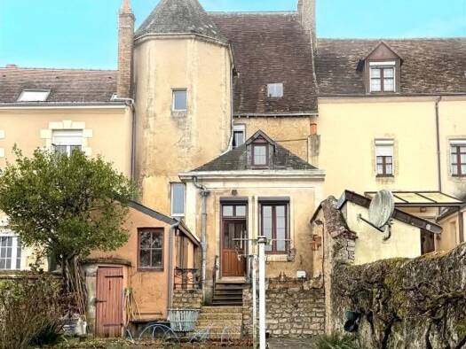 Maison de ville à vendre 129 600 € 3 pièces 2 chambres 100 m² 260 m² de terrain Sud Mamers 72600