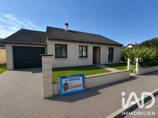 Maison de plain-pied à vendre 139 000 € 3 pièces 2 chambres 78 m² 497 m² de terrain Vernet Saint-Amand-Montrond 18200