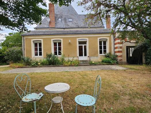 Maison à vendre 280 500 € 8 pièces 5 chambres 210 m² 938 m² de terrain Beaumont-sur-Sarthe 72170