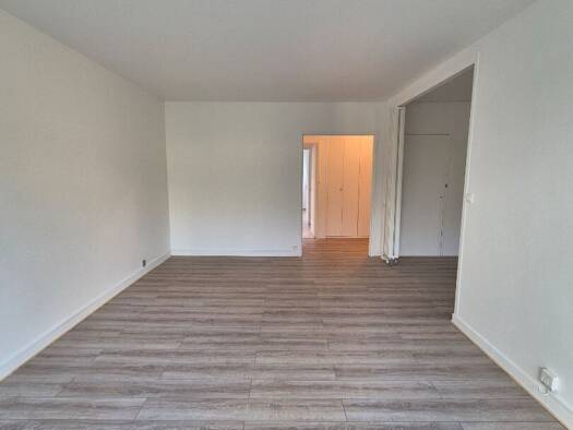 Appartement à louer 1 390 € 3 pièces 2 chambres 65 m² RDC/3 L'Étang-la-Ville 78620