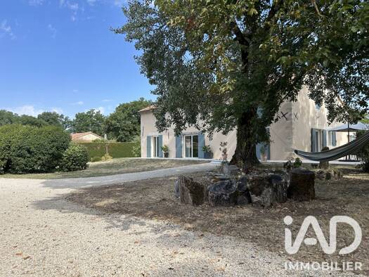 Demeure à vendre 645 000 € 11 pièces 6 chambres 305 m² 5 099 m² de terrain Saint-Julien-l'Ars 86800