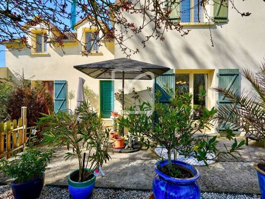 Maison à vendre 228 800 € 6 pièces 4 chambres 170 m² 28 000 m² de terrain Noirterre Bressuire 79300
