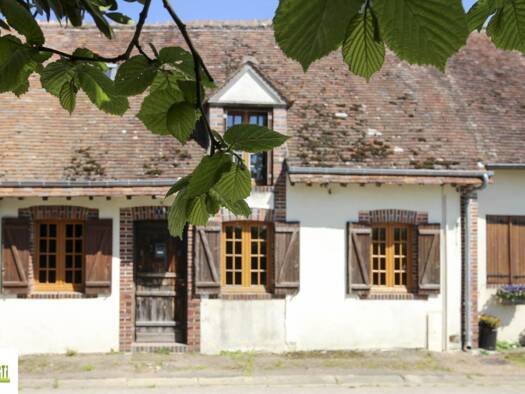Maison à vendre 65 000 € 4 pièces 2 chambres 92 m² 665 m² de terrain Le Charme 45230