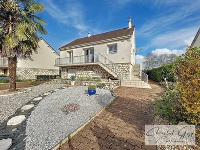 Maison de plain-pied à vendre 153 000 € 4 pièces 2 chambres 81 m² 998 m² de terrain Sud Est-Nord Ouest Montval-sur-Loir 72500