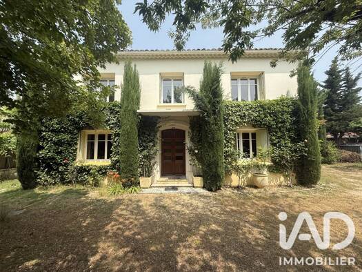 Maison de plain-pied à vendre 460 000 € 9 pièces 6 chambres 250 m² 730 m² de terrain Rasteau 84110