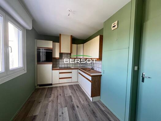 Appartement à louer 650 € 2 pièces 1 chambre 50 m² Étage 3/4 Saint Claude - Torcols Besancon 25000