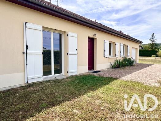 Maison de plain-pied à vendre 180 000 € 5 pièces 3 chambres 93,49 m² 920 m² de terrain Souligny 10320