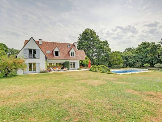 Maison à louer 5 700 € 7 pièces 4 chambres 352 m² 4 200 m² de terrain Villennes-sur-Seine 78670