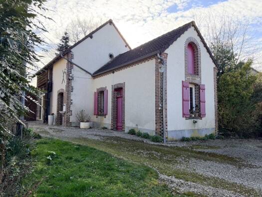 Ferme à vendre 169 000 € 4 pièces 1 chambre 78,5 m² 5 560 m² de terrain Les Ormes 89110