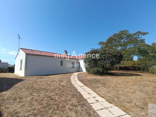 Maison de plain-pied à vendre 279 900 € 5 pièces 3 chambres 108 m² 1 002 m² de terrain Partie Est Campagne-Agglomeration Aizenay 85190