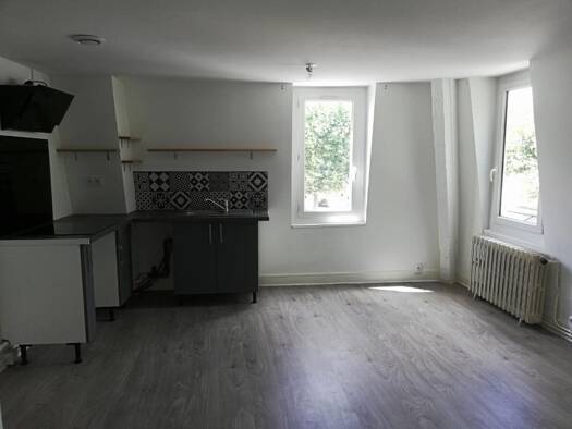 Appartement à louer 584 € 3 pièces 2 chambres 49,3 m² Étage 2/2 Saintes 17100